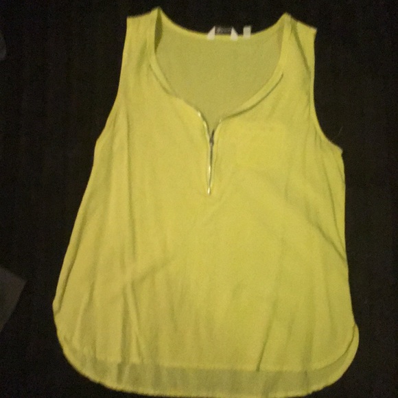 A tank top and a ruched sleeve cardigan type thing - Picture 2 of 3